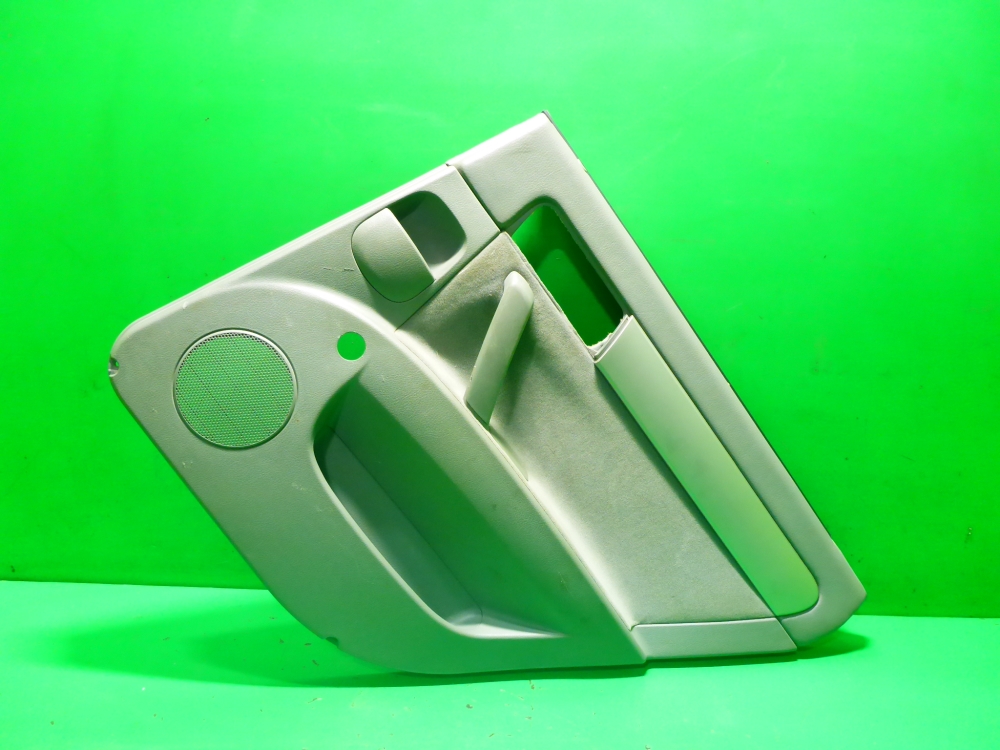 Обшивка двери задней правой