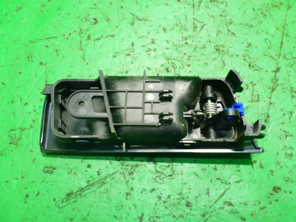 Ручка двери задней внутренняя левая