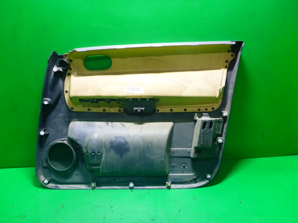 Обшивка двери передней левой