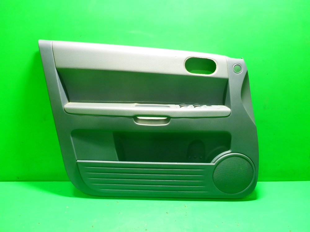 Обшивка двери передней левой