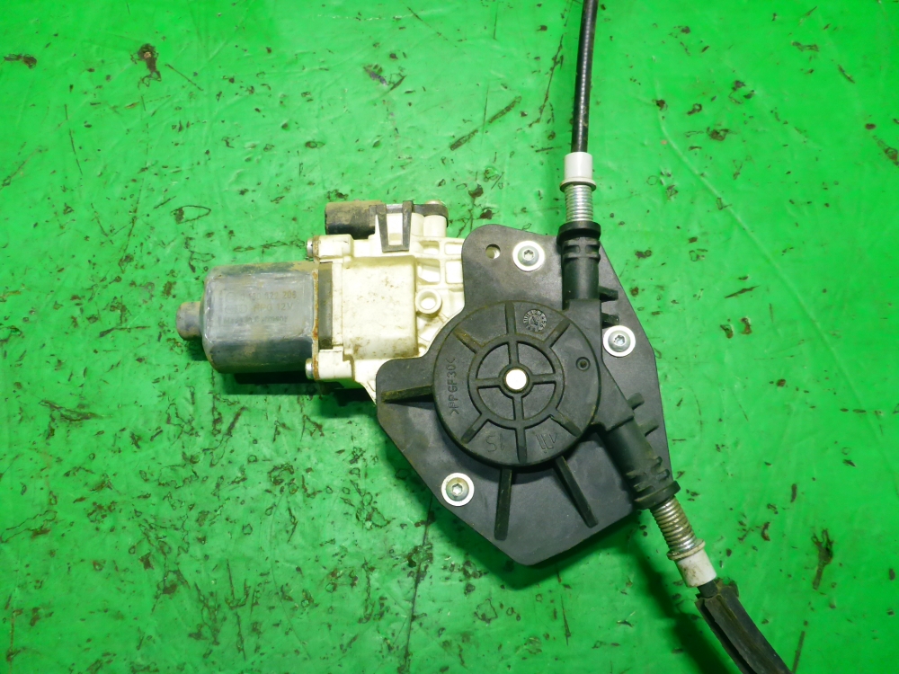 Стеклоподъемник электр. задний правый