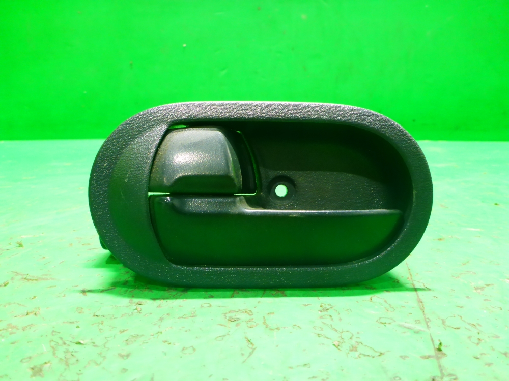 Ручка двери передней внутренняя левая