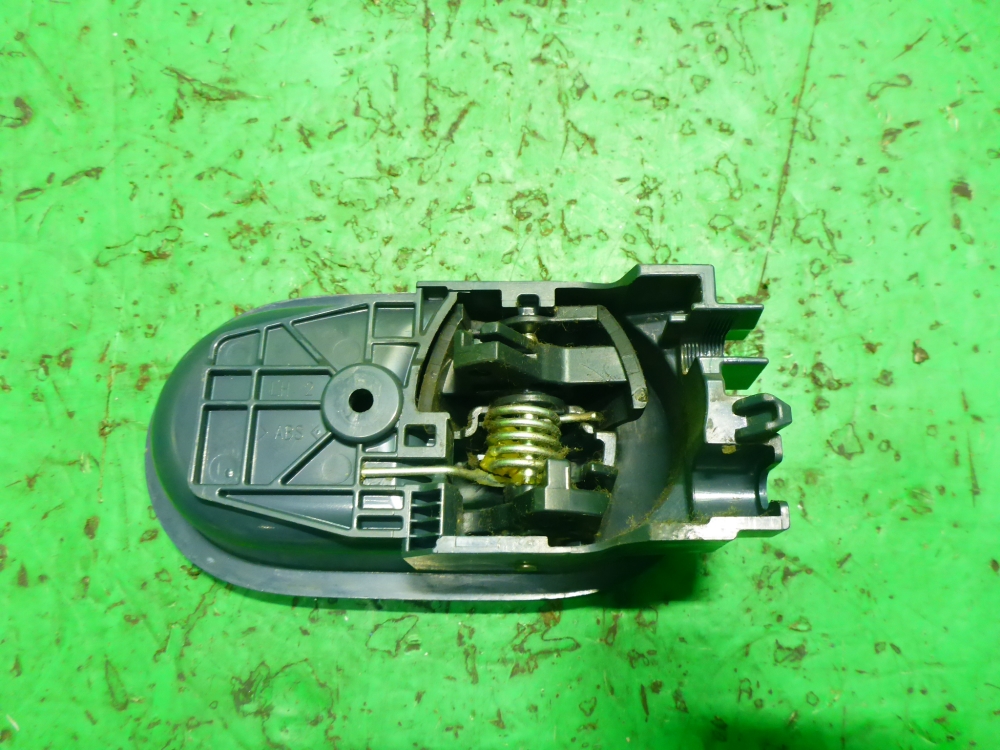 Ручка двери передней внутренняя левая