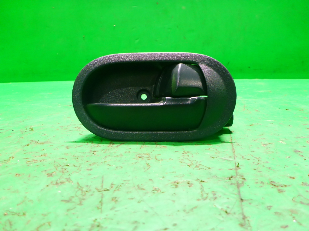 Ручка двери передней внутренняя правая