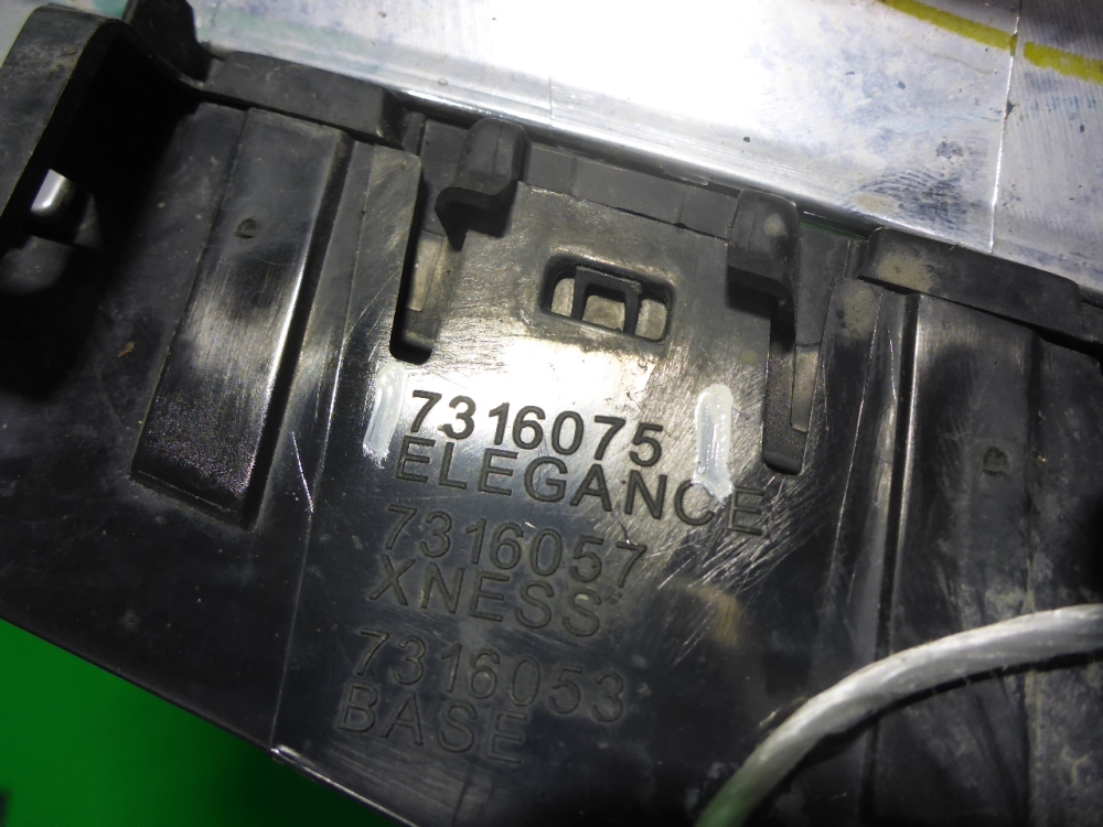 Решетка радиатора левая