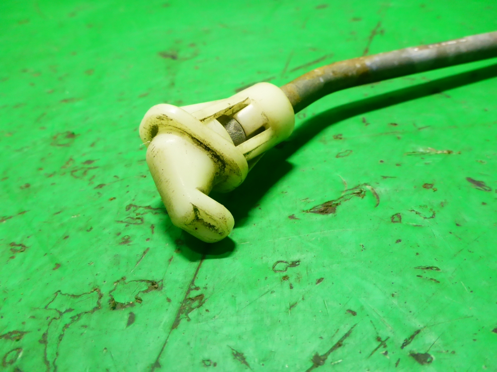 Держатель капота