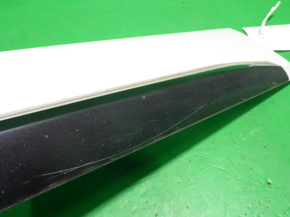 Накладка двери передней правой