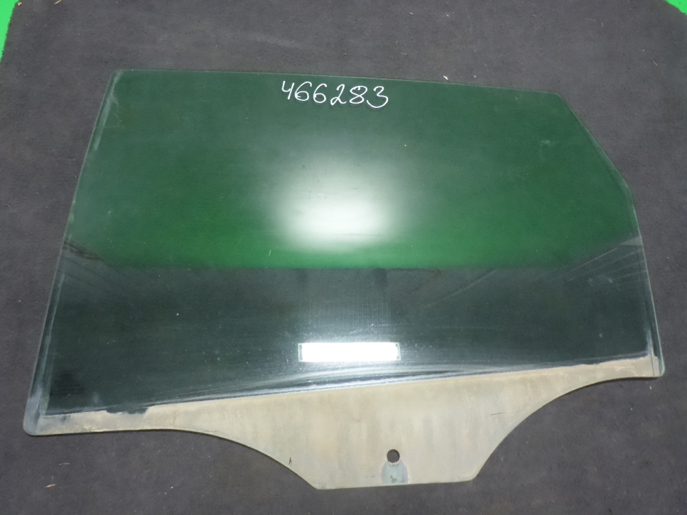 Стекло двери задней левой