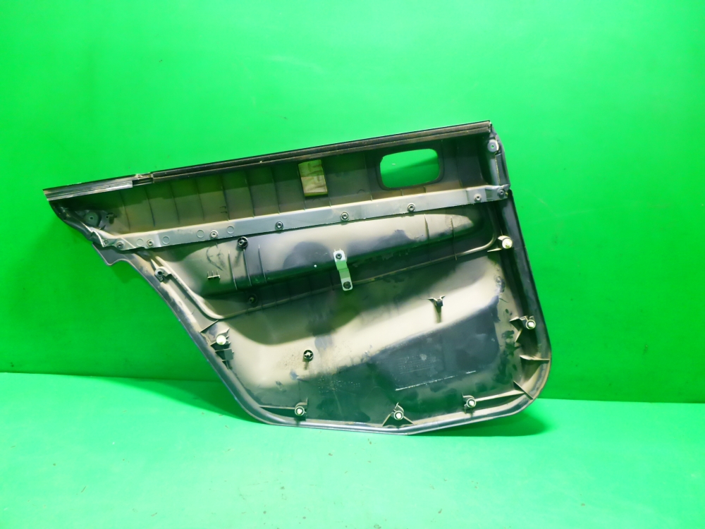 Обшивка двери задней правой