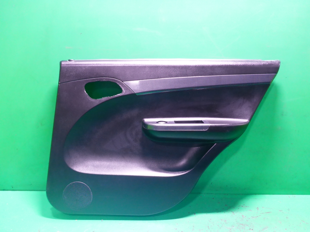 Обшивка двери задней правой