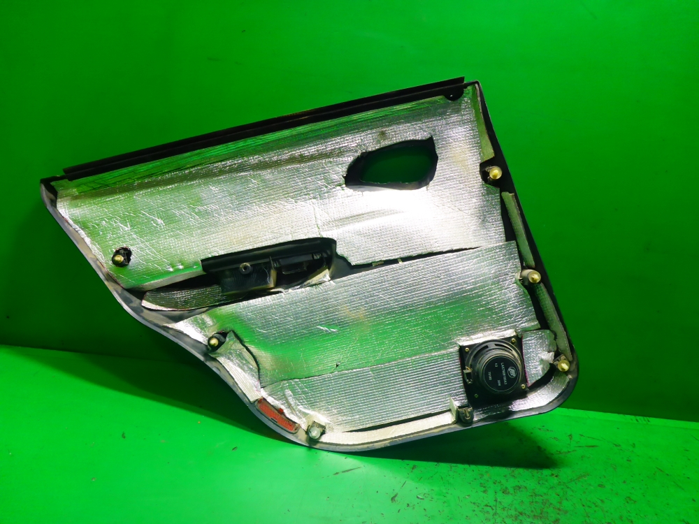 Обшивка двери задней правой