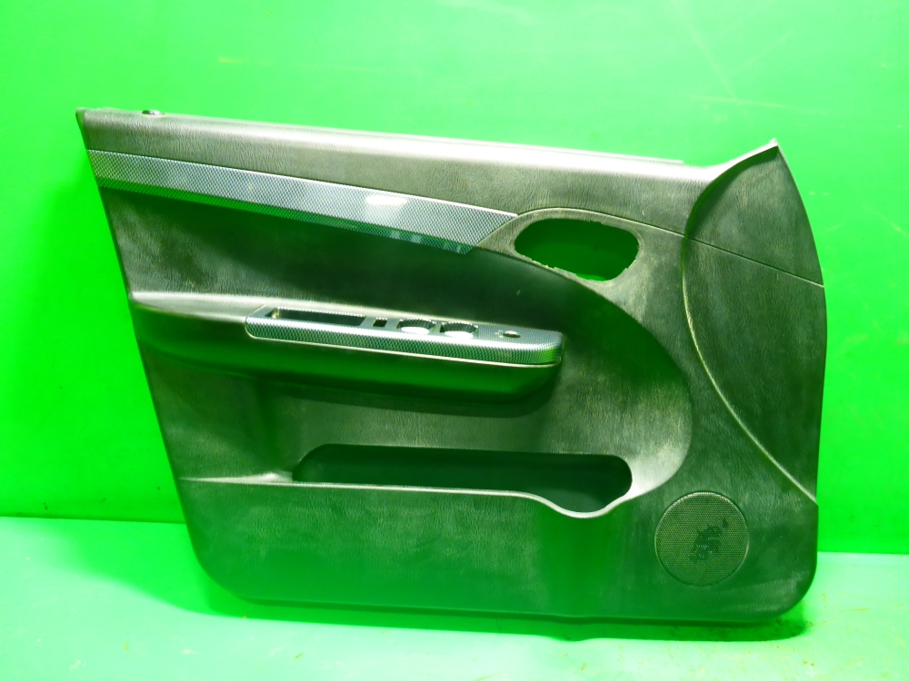 Обшивка двери передней левой