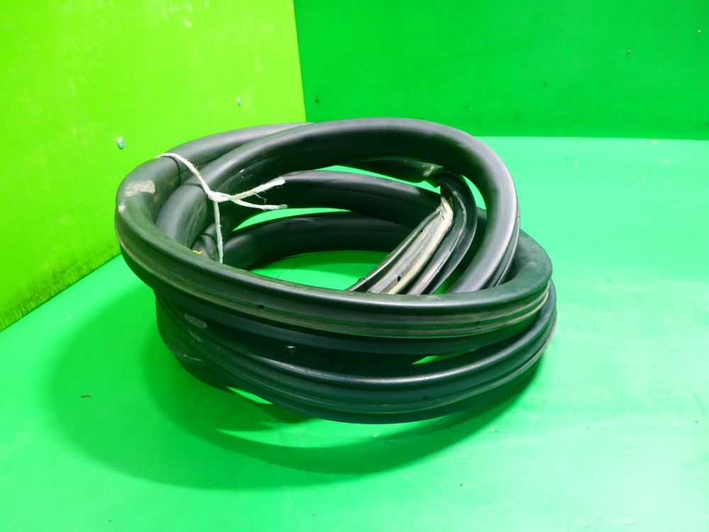 Уплотнитель двери