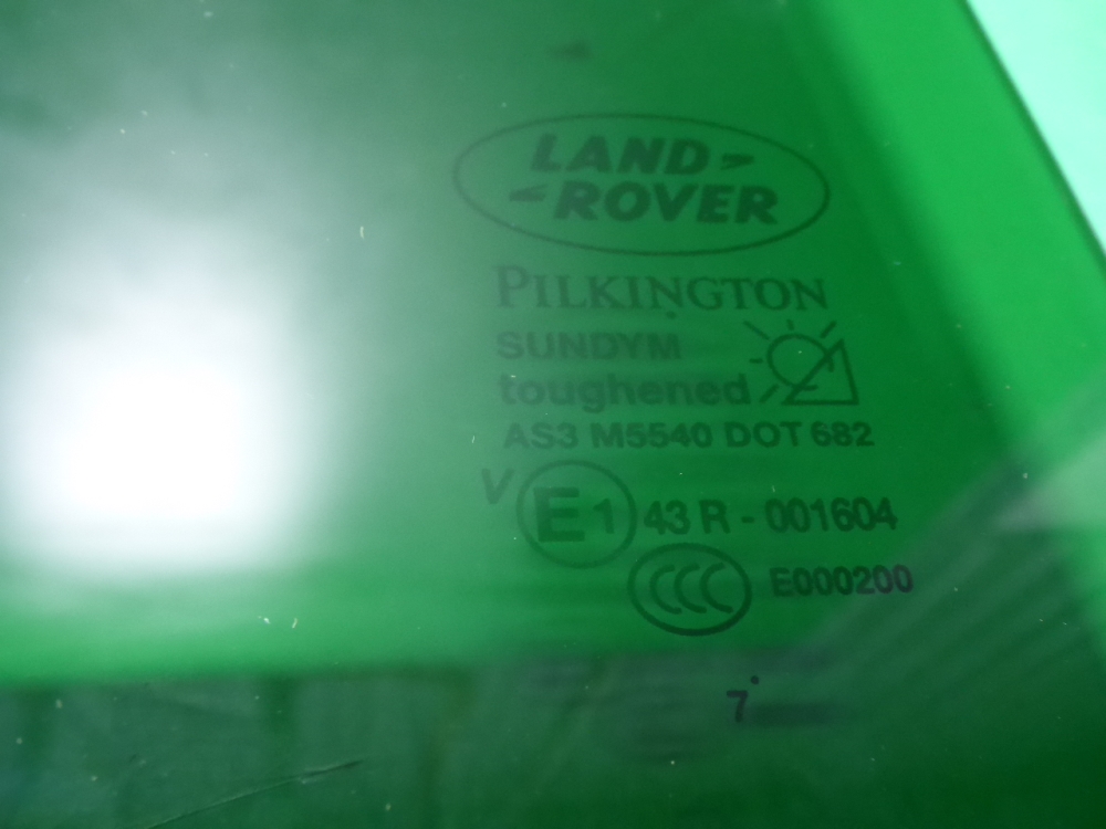 Стекло двери задней правой