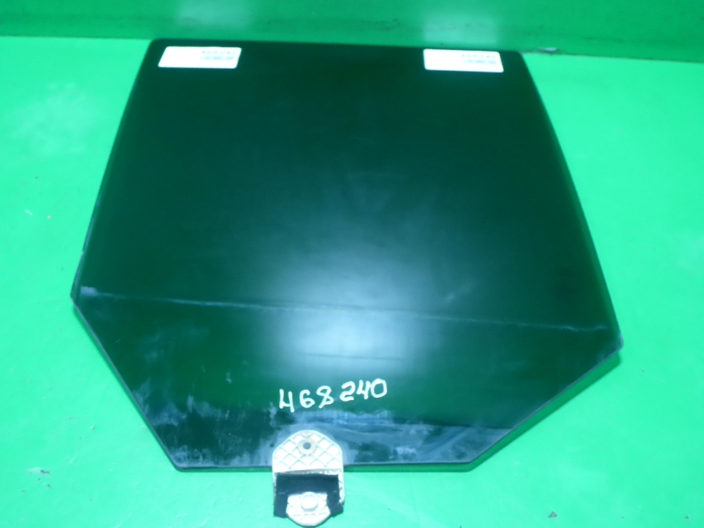 Стекло двери задней правой