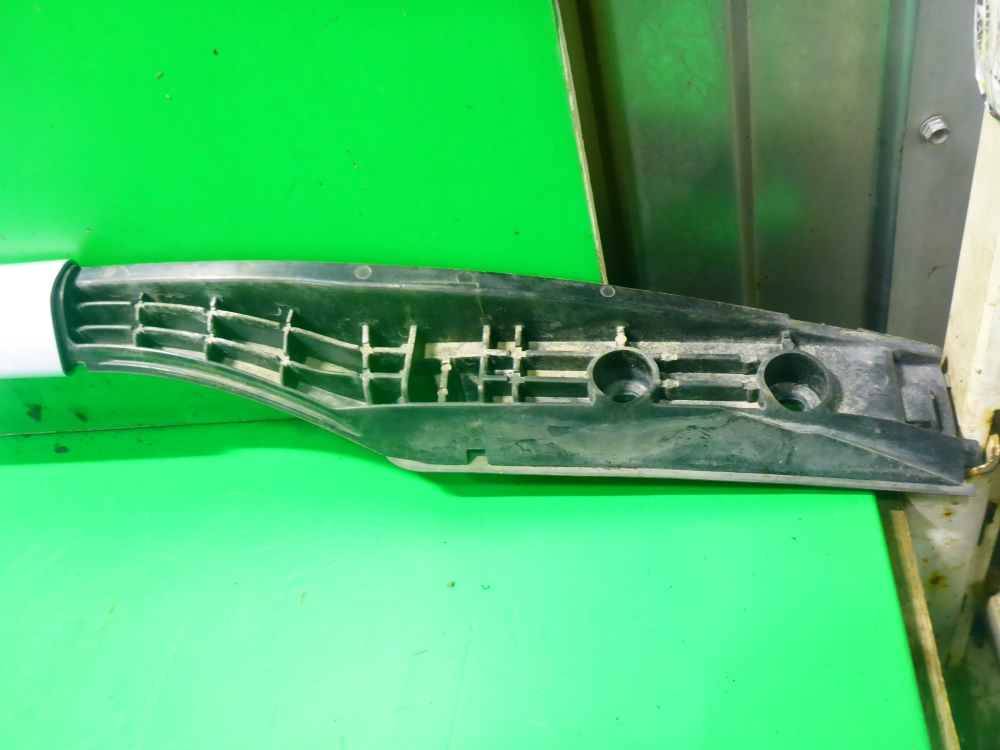 Рейлинг (релинг) правый (планка на крышу)