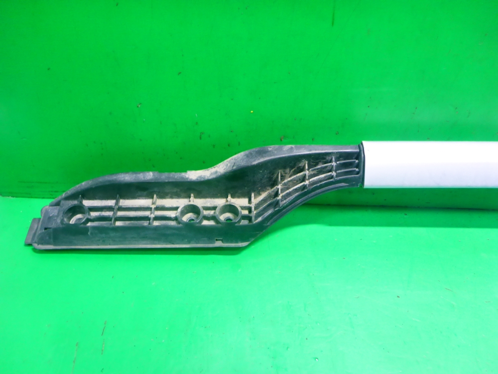 Рейлинг (релинг) правый (планка на крышу)