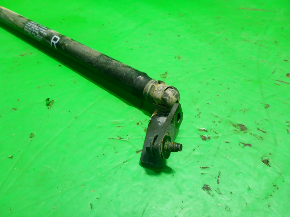 Амортизатор двери багажника