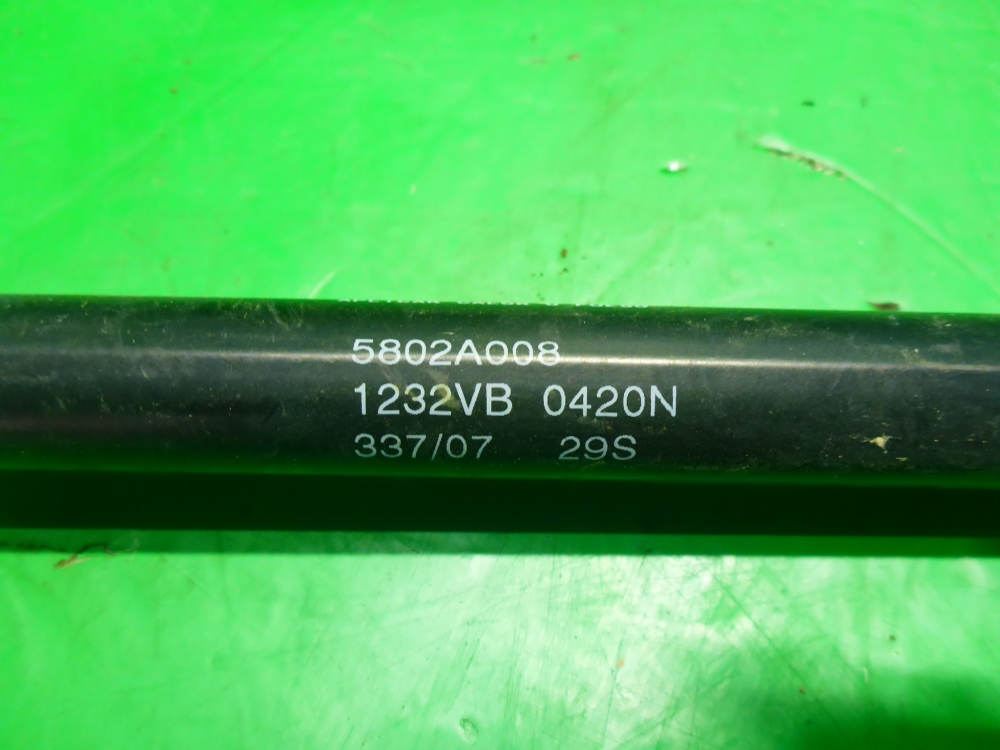 Амортизатор двери багажника