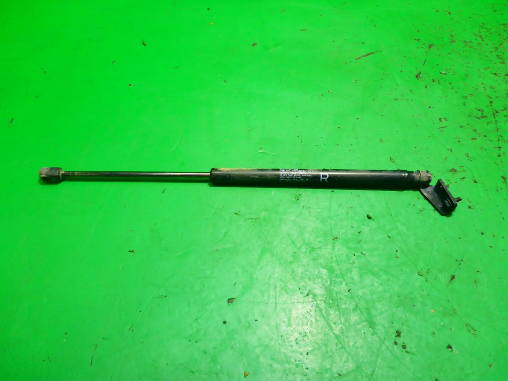 Амортизатор двери багажника