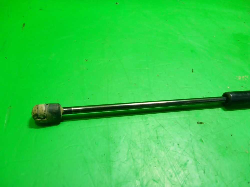 Амортизатор двери багажника