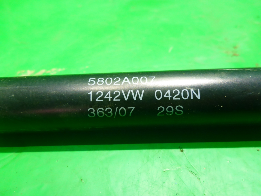 Амортизатор двери багажника