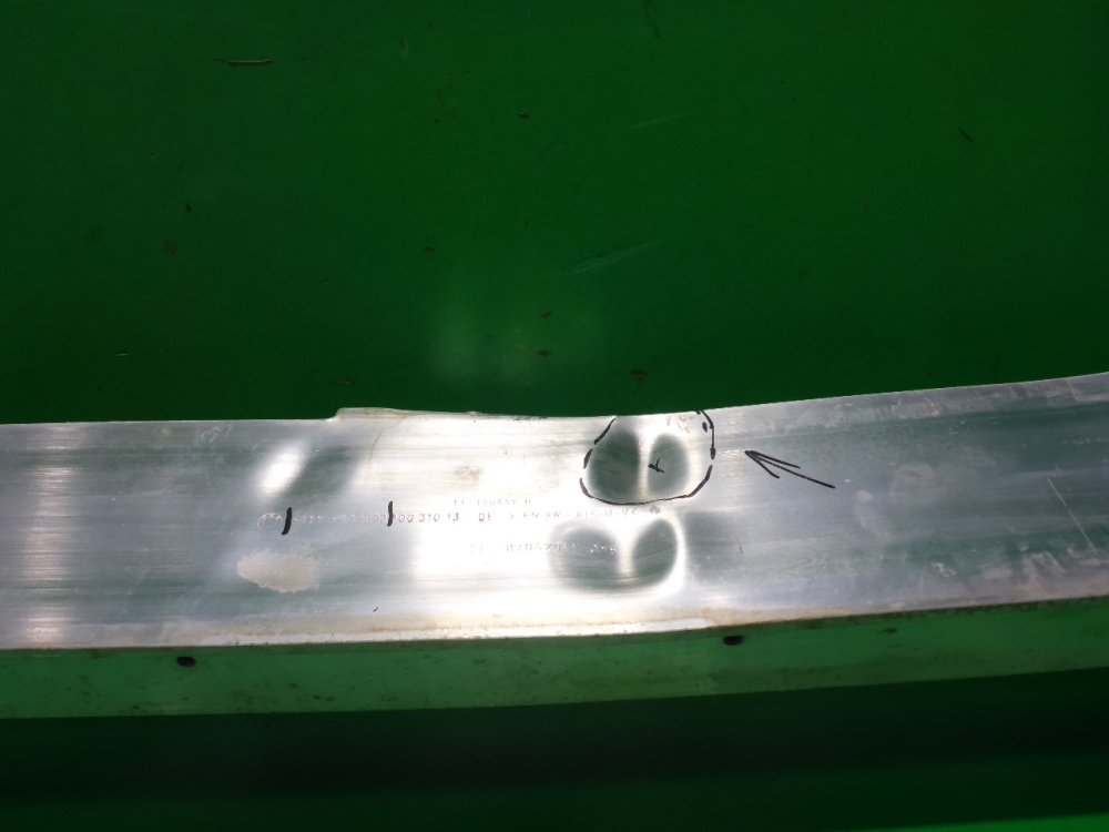 Усилитель переднего бампера