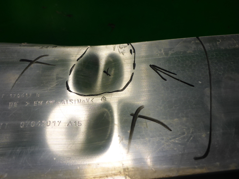 Усилитель переднего бампера