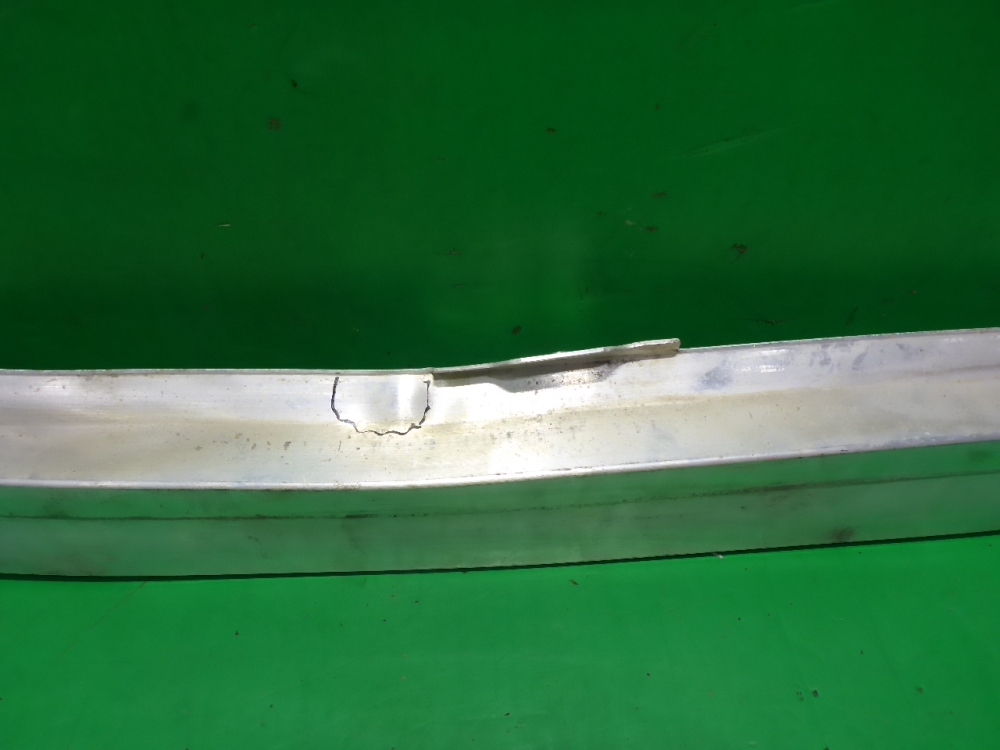 Усилитель переднего бампера