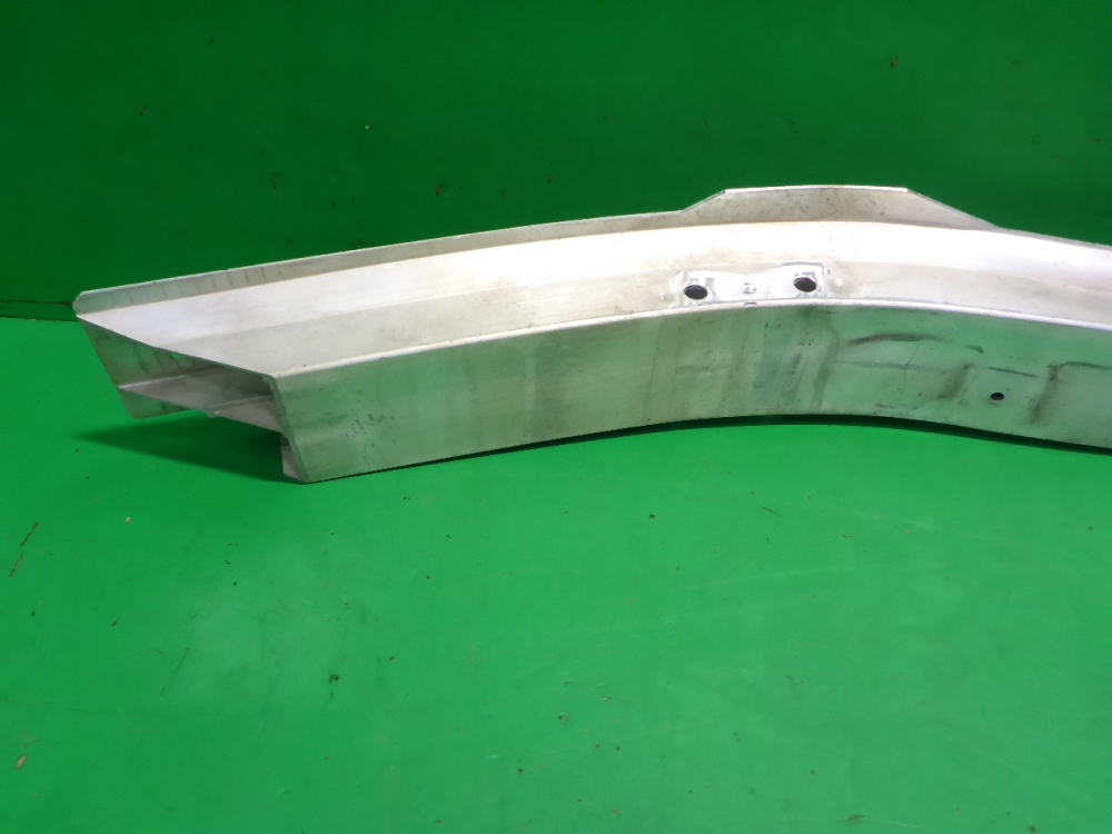 Усилитель переднего бампера