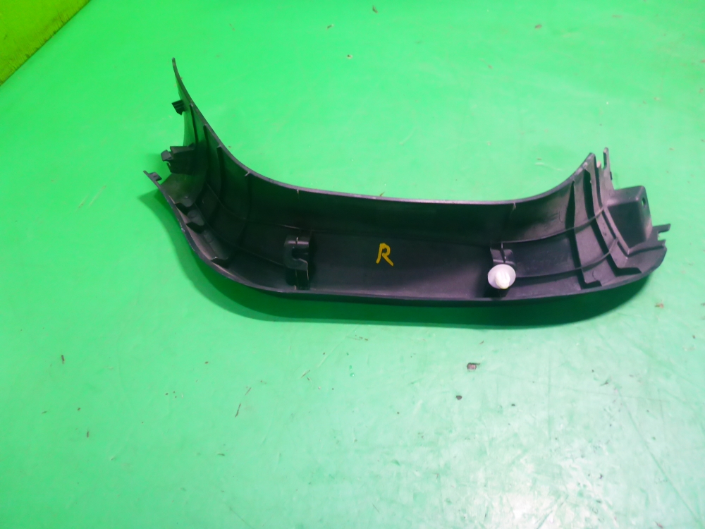 Обшивка двери багажника