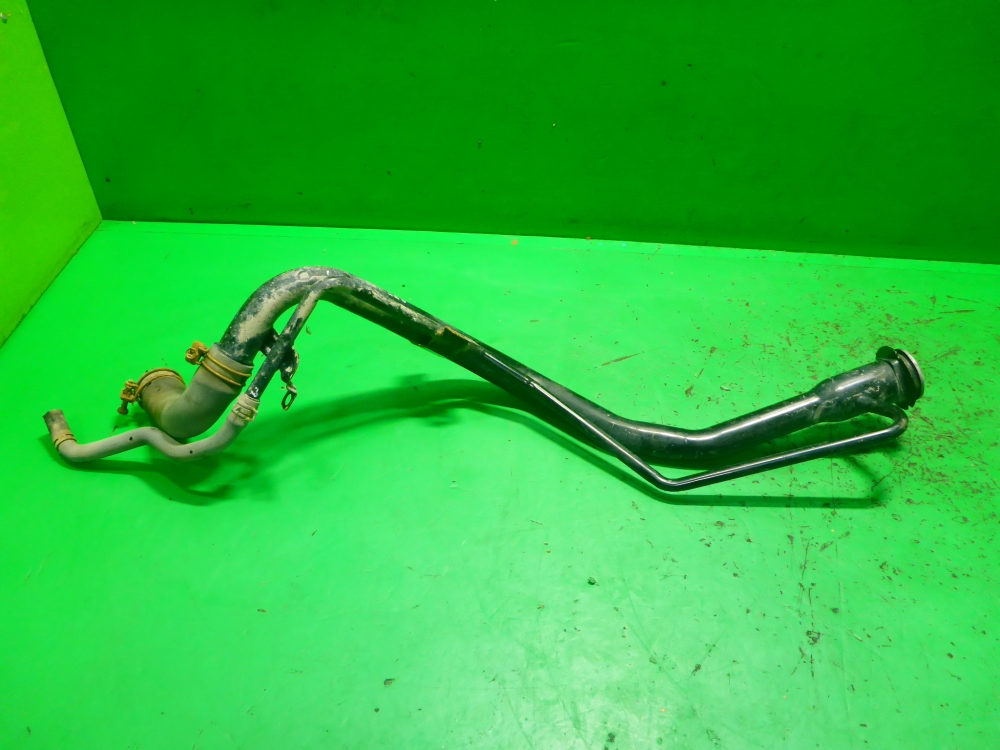 Горловина топливного бака