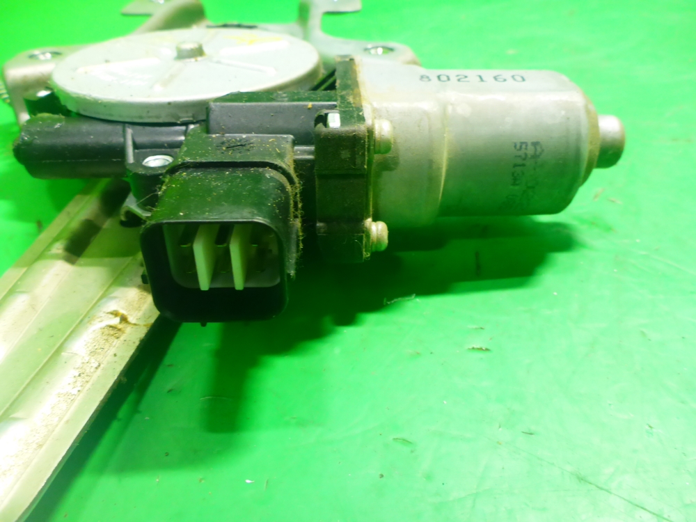 Стеклоподъемник электр. задний правый