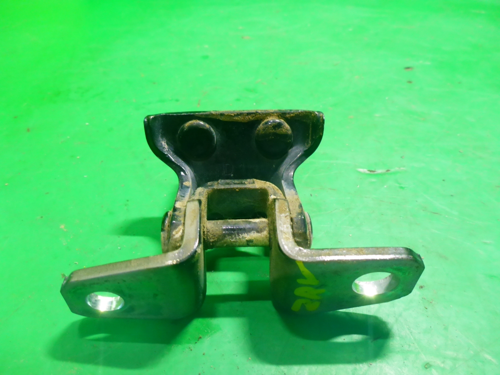 Петля двери задней правой верхняя