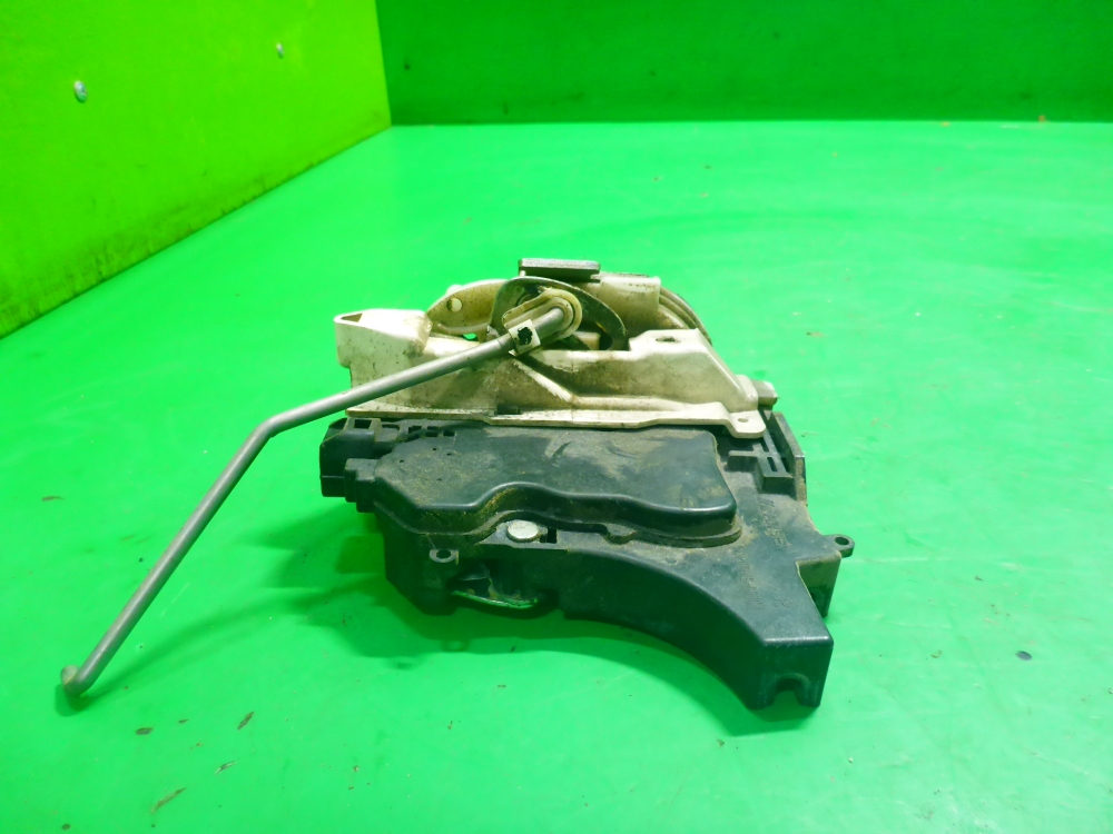 Замок двери задней правой