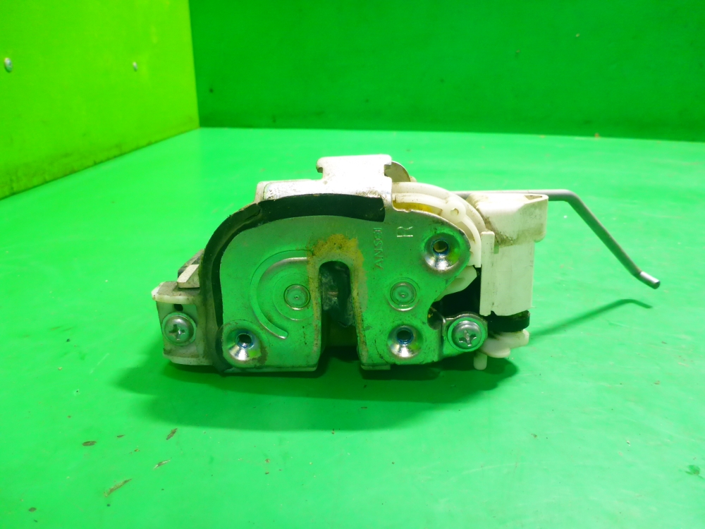 Замок двери задней правой