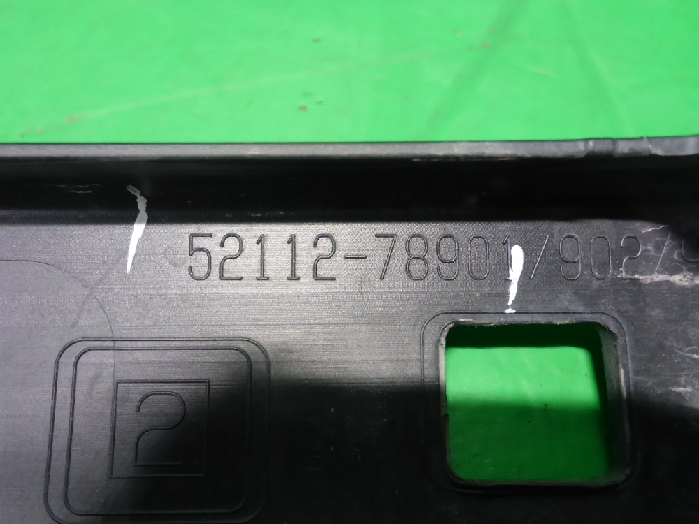 Решетка в бампер центральная