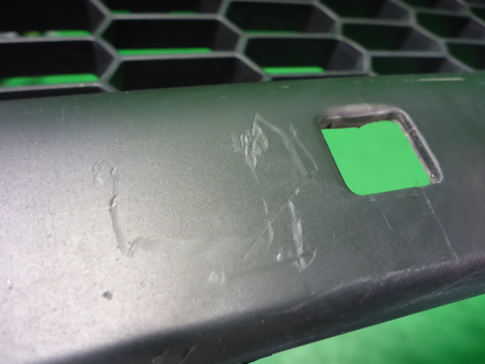 Решетка в бампер центральная