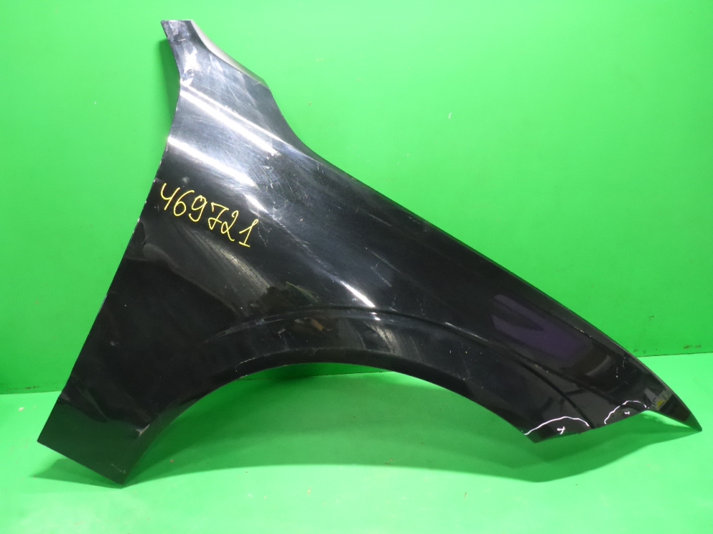 Крыло переднее правое