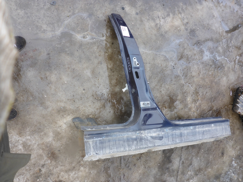 Порог со стойкой правый