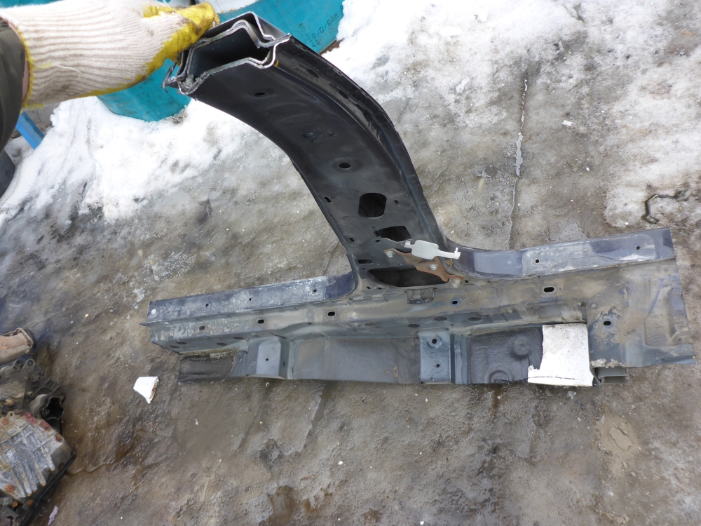 Порог со стойкой правый