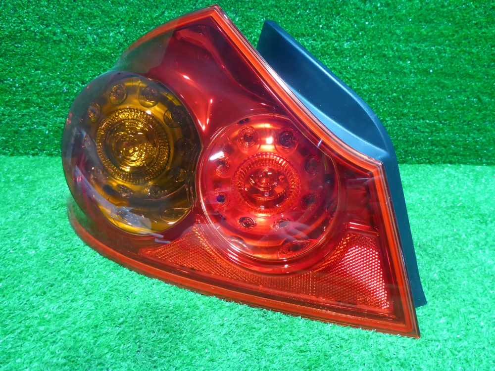 Фонарь задний наружный левый