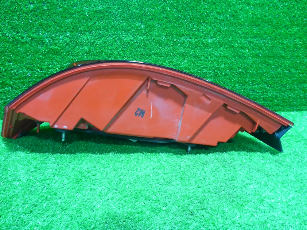 Фонарь задний наружный левый