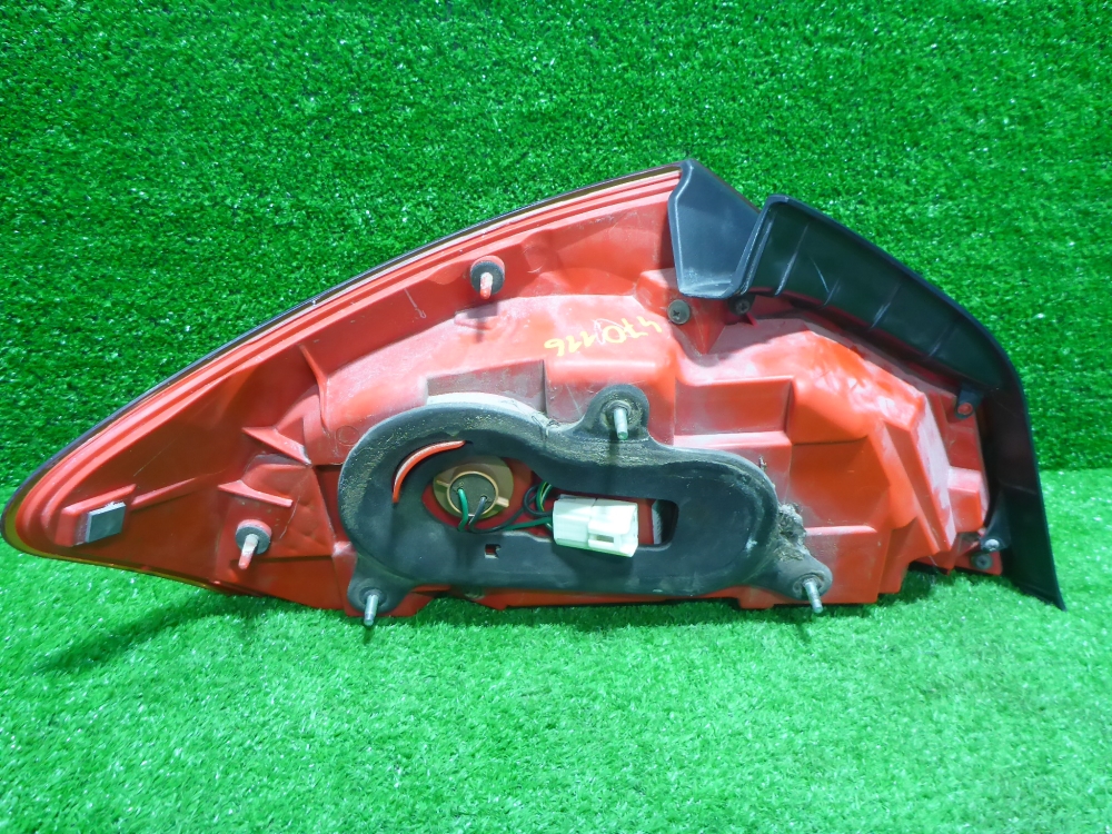 Фонарь задний наружный правый