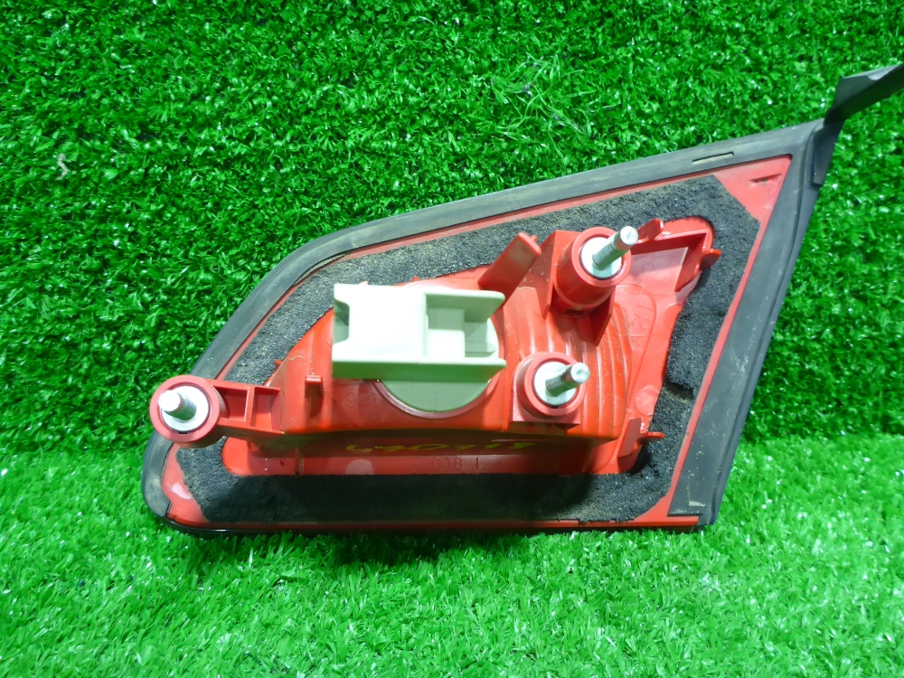 Фонарь задний внутренний левый