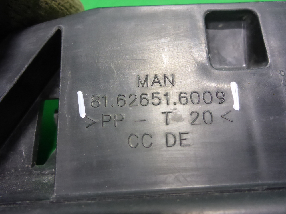 Направляющая стекла двери