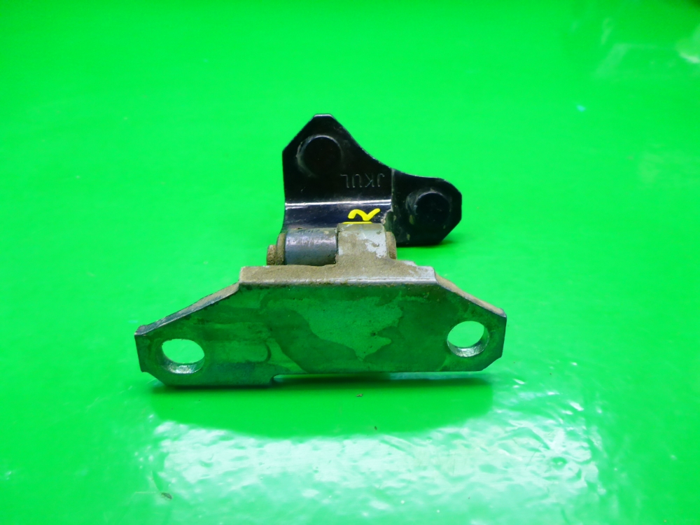 Петля двери задней левой верхняя