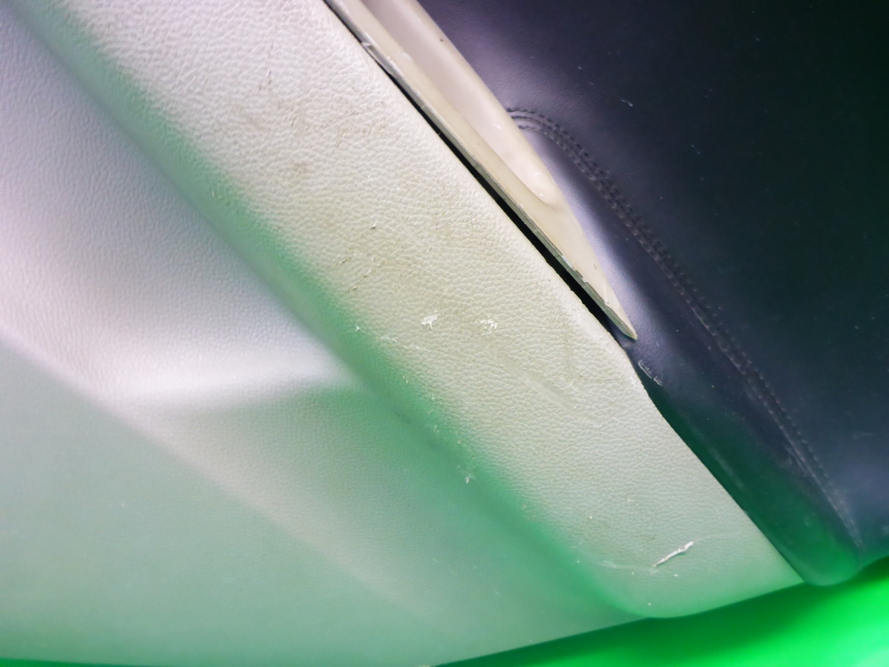 Обшивка двери задней правой