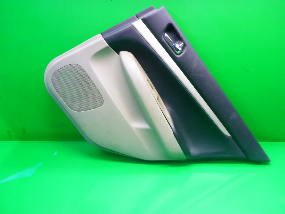 Обшивка двери задней правой