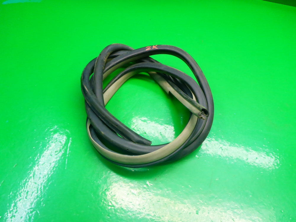 Уплотнитель двери